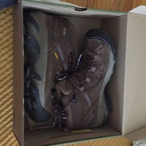 Keen women’s hiking boots